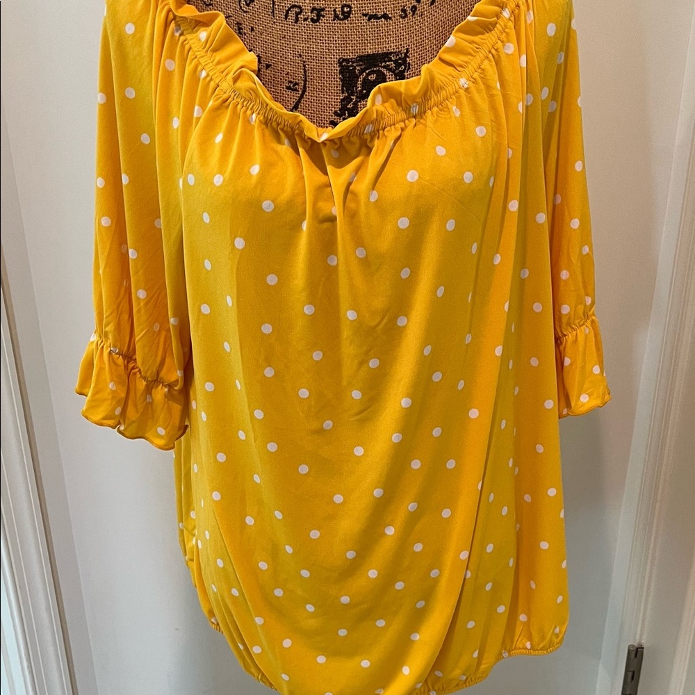 Short sleeve yellow and white top.